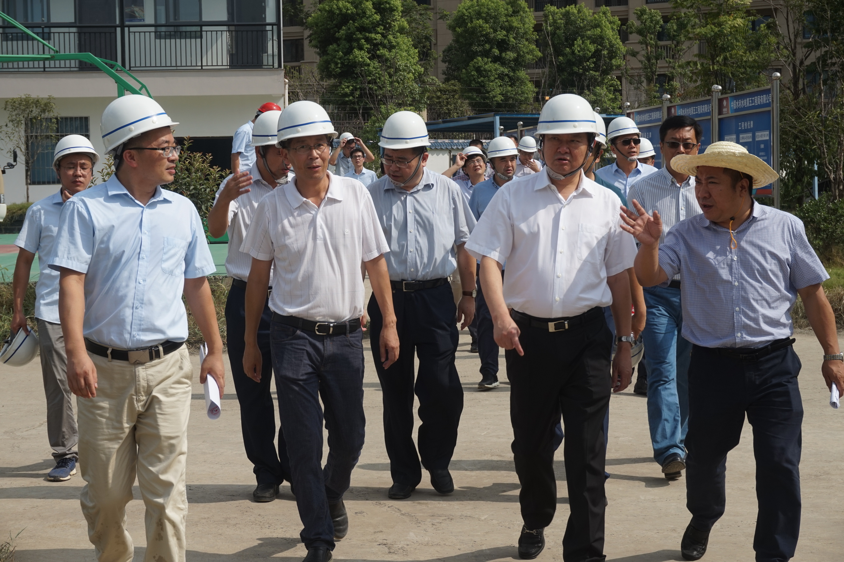 武汉市副市长汪祥旺赴南湖项目部调研